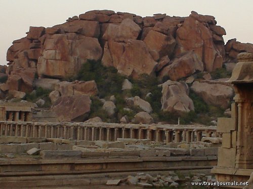 91999-boulder-strewn-landscape-hampi-india