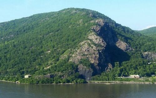 Breakneck from Hudson