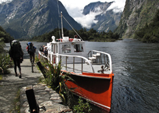 milford-track-sandfly-point-boat-trampers-copyright-neil-hunt-223